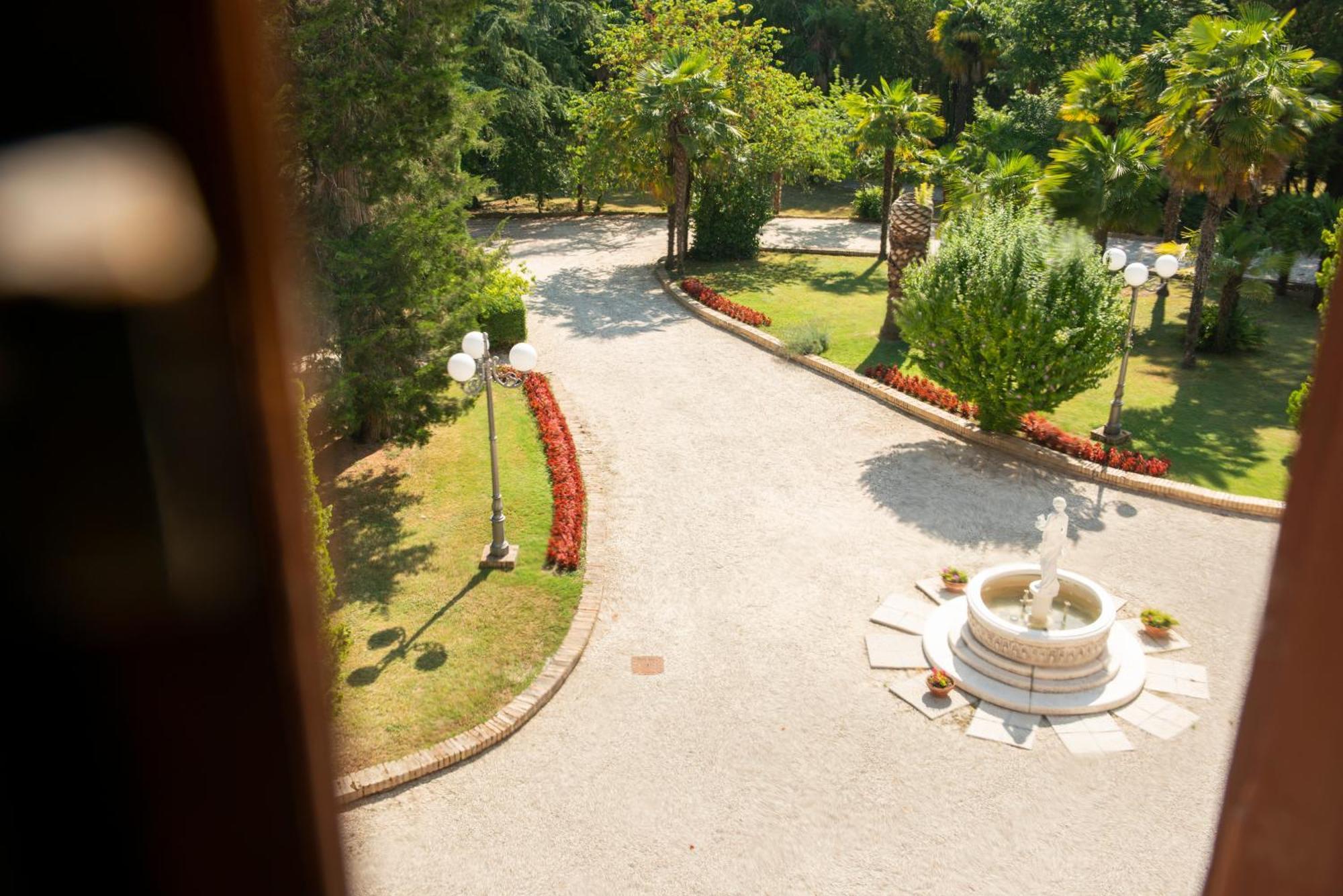 Hotel Villa Quiete Montecassiano Esterno foto